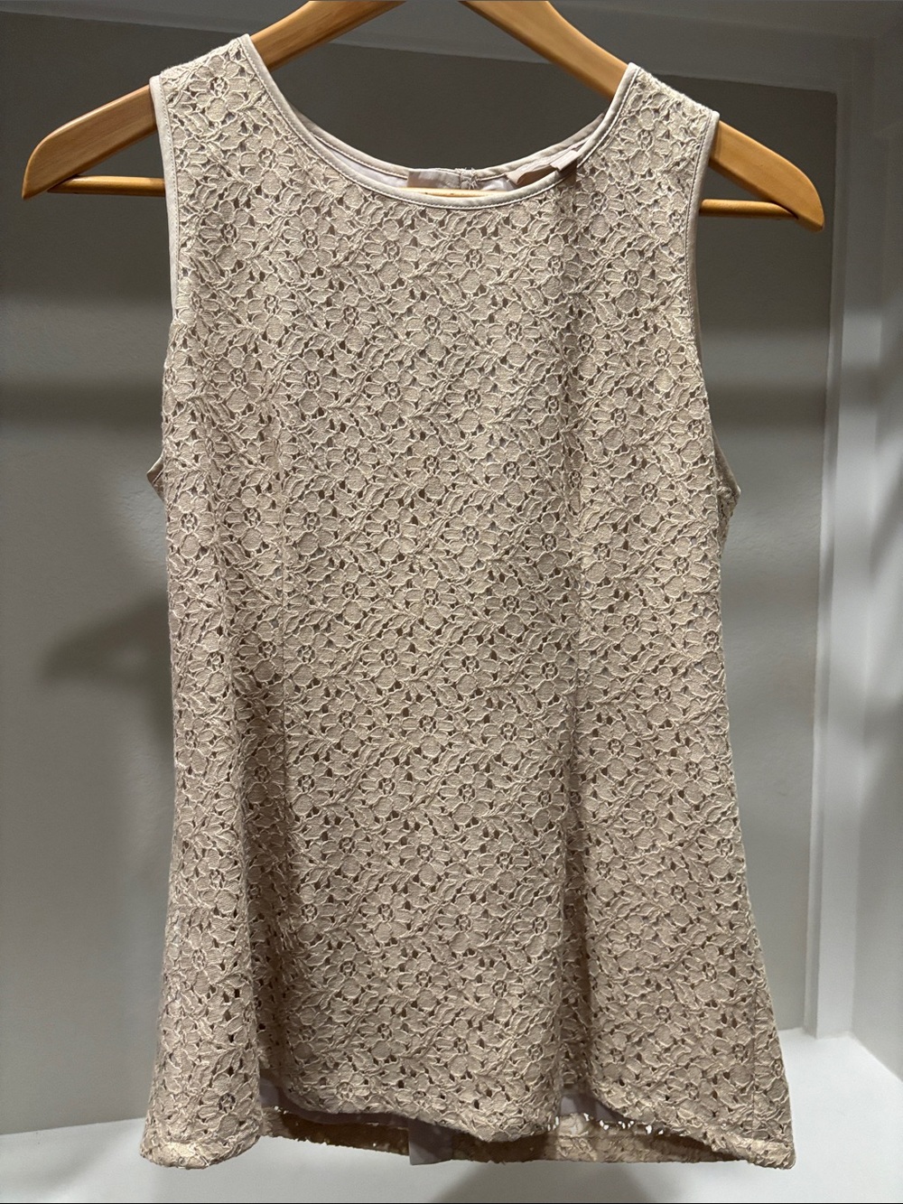Banana Republic Beige Lace Sleeveless Camisole